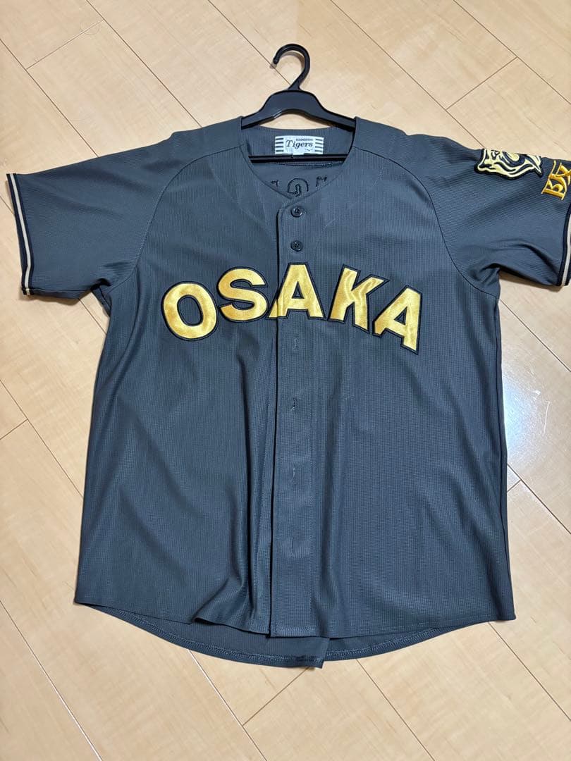 阪神タイガース　森下翔太　レプリカユニフォーム　ブラックダイナマイトシリーズ