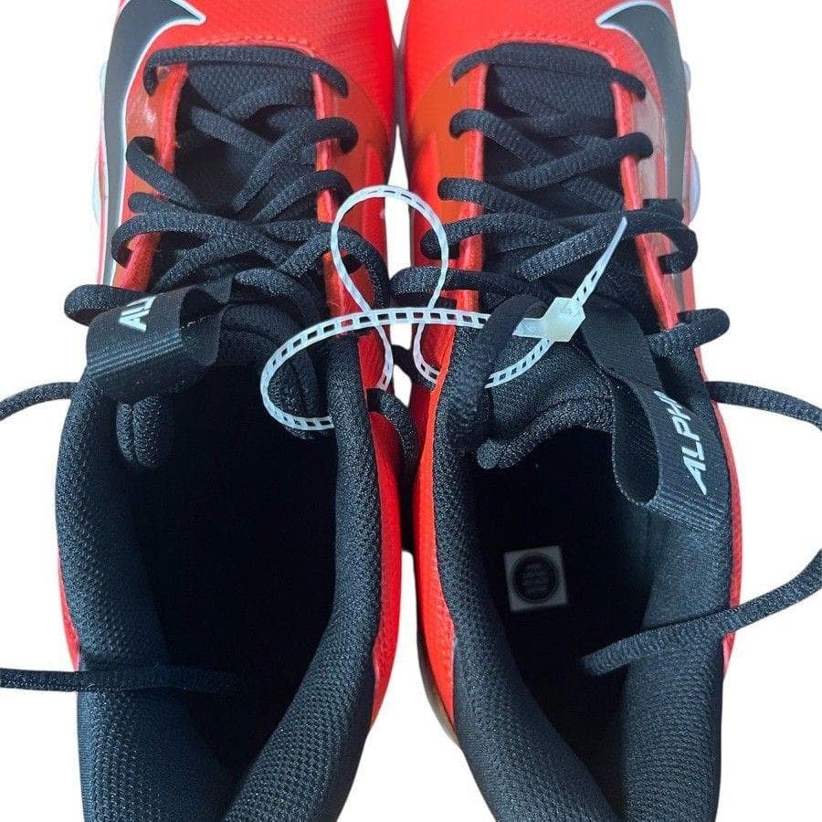 ナイキ Alpha Menace 4 シャークフットボール 28.5cm レッド