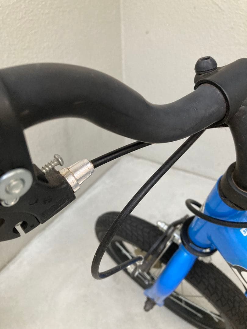 ストライダー14x 、専用キックスタンドと楽々ポンプ付き