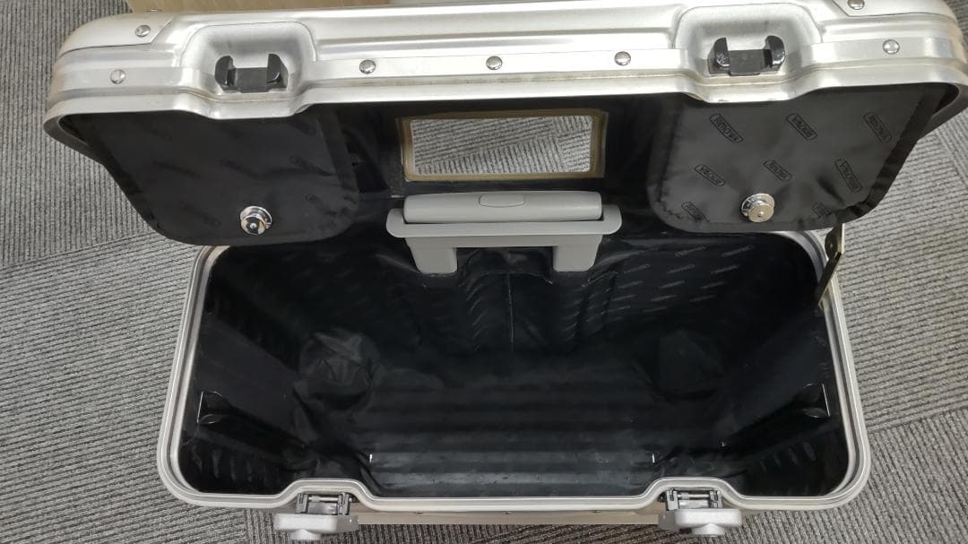 RIMOWA リモワ 4輪 Pilot Multiwheel パイロット