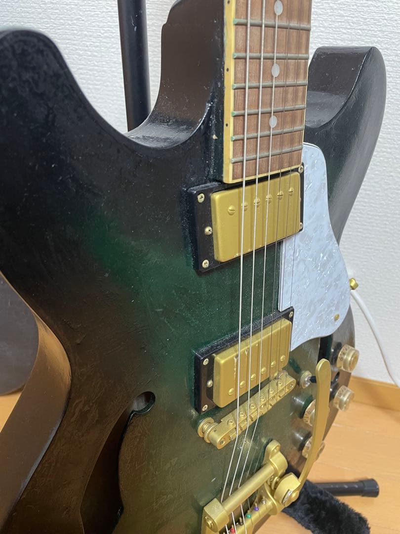 グラデーショングリーン エレキギター ハードケース付き