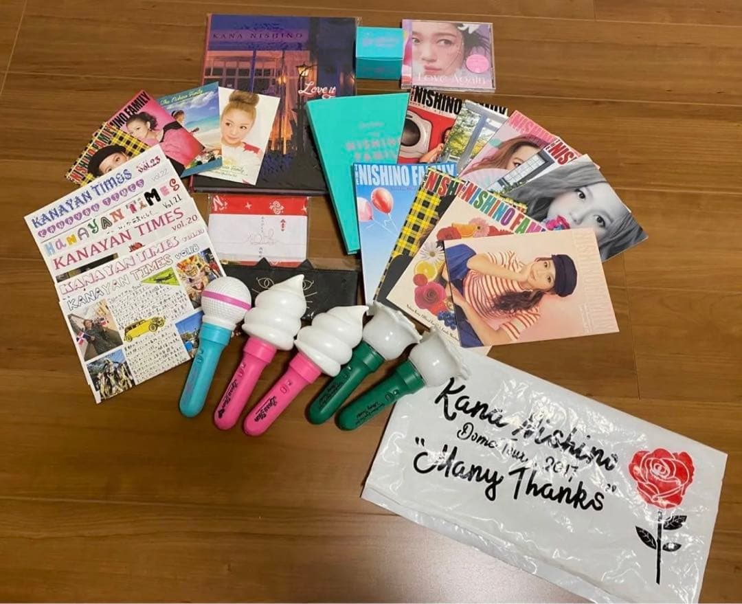 西野カナ LIVEグッズ 引退品 セット売り ペンライト CD パンフ等