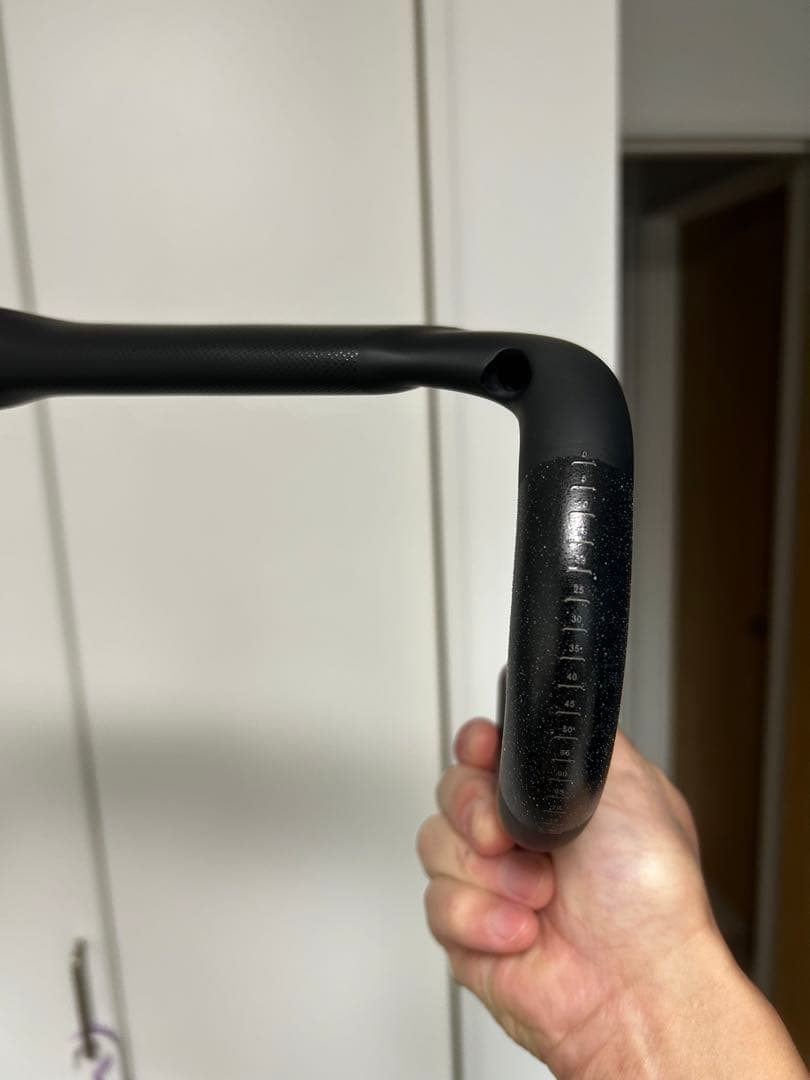 新品　エアロフライ2風　ドロップハンドル　カーボン　ケーブル内装　軽量　ロード