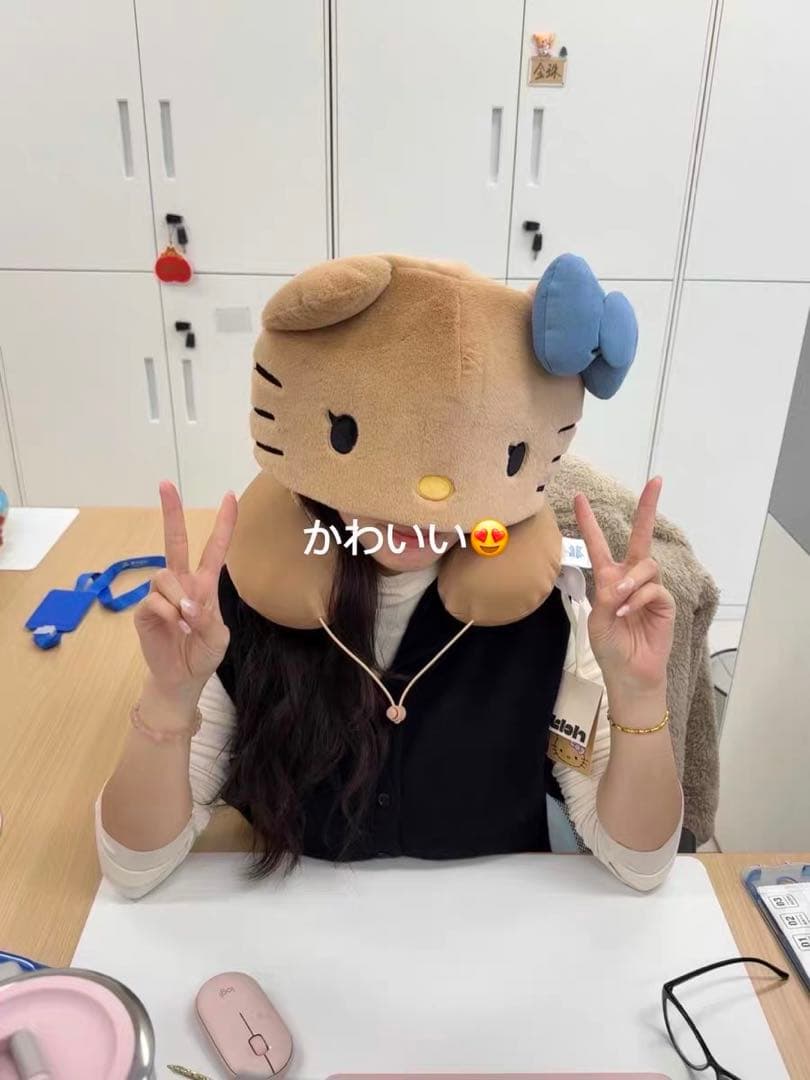 海外限定Hello Kitty x TBH ネックピロー　在庫ラスト
