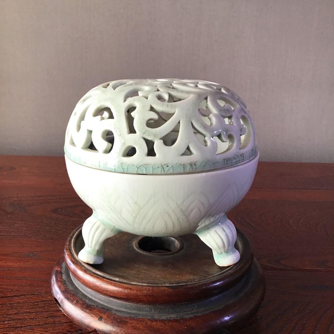 唐草紋彫透　三足　香炉　　清朝期