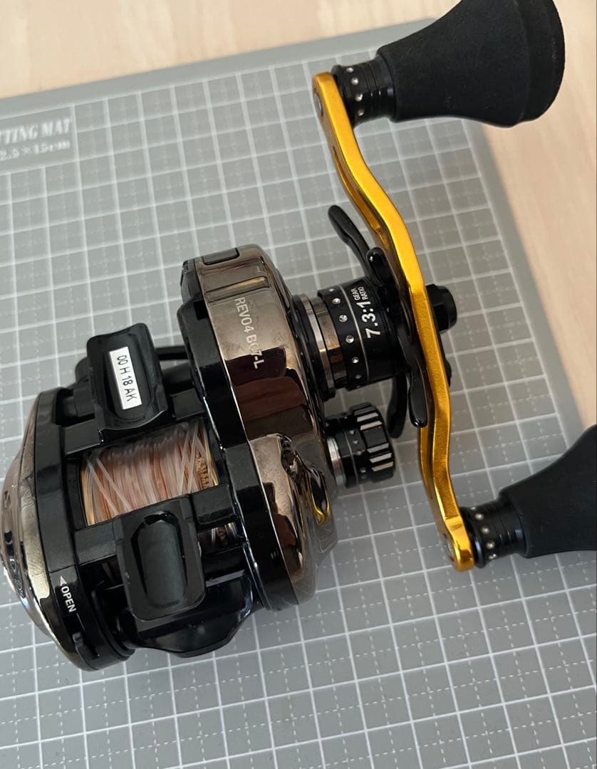 アブガルシア　ビックシューターコンパクトREVO4 ギア比7.3:1