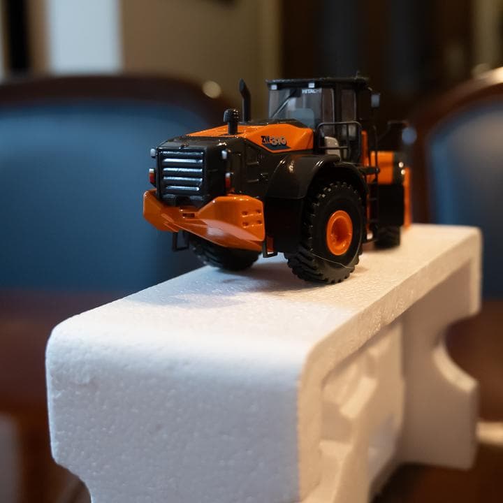 HITACHI ZW310 ホイルローダー 1/50スケール