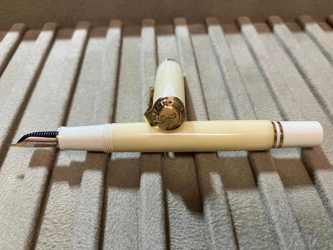 ペリカン M320 Pearl F 18金