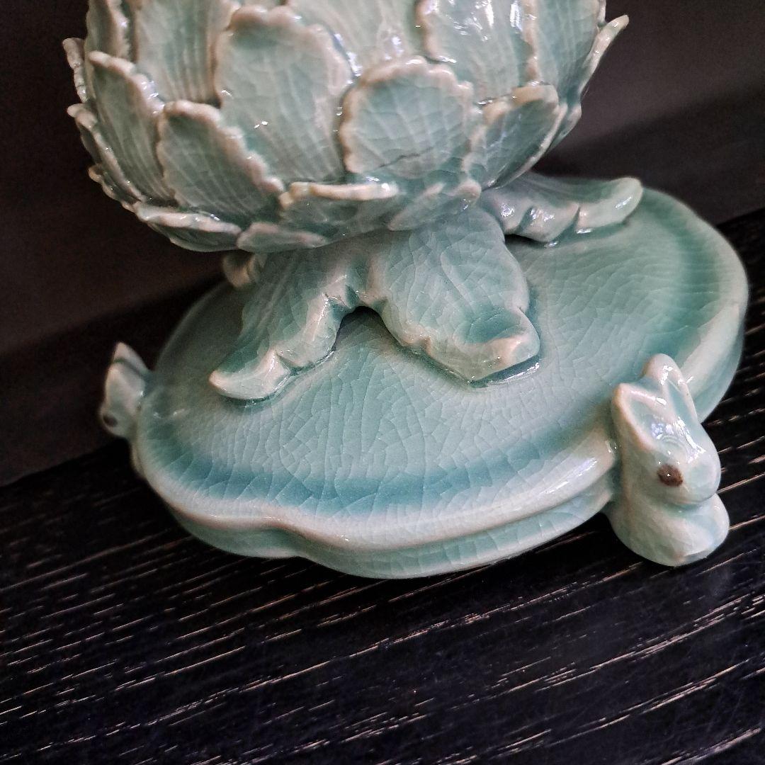 茶道具　青磁蓮型　香炉　三兎台　陽刻蓮型　細密技巧　透し火屋　海青造