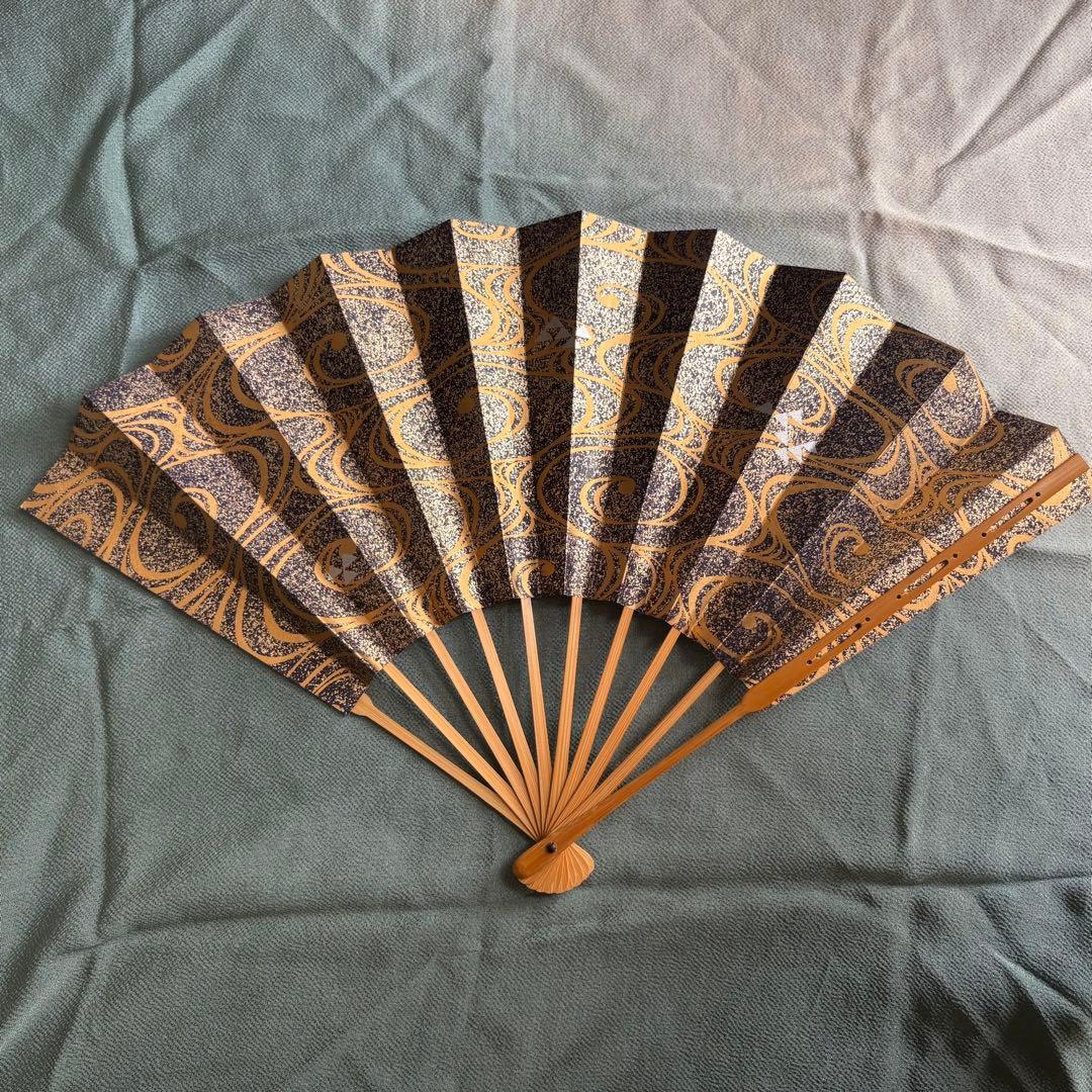 日本舞踊 舞扇 黒金 赤金 渦文様 両面柄 舞台用 発表会 朱印 扇子
