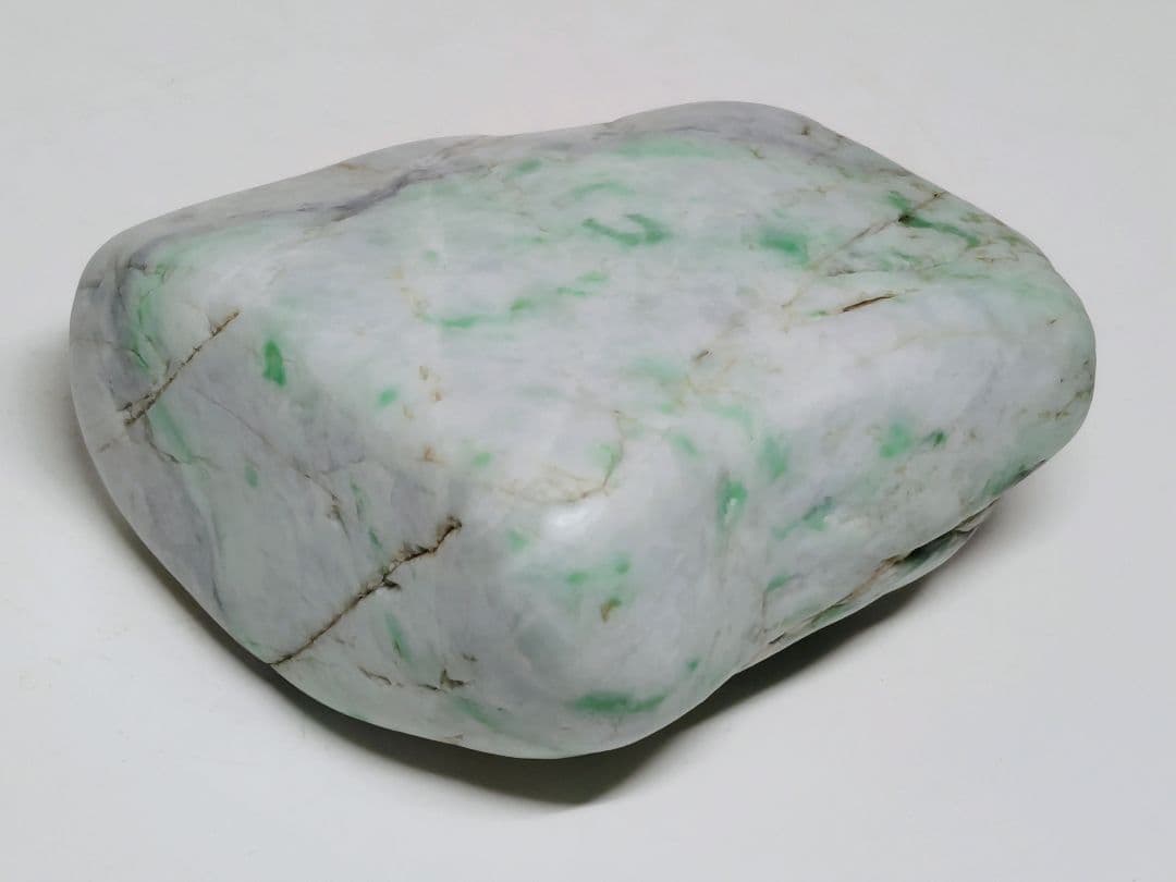 緑白灰 357g 翡翠 ヒスイ 原石 鑑賞石 自然石 誕生石 鉱物 鉱石 水石