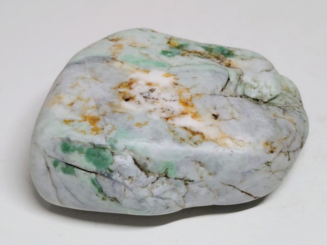 緑白灰 357g 翡翠 ヒスイ 原石 鑑賞石 自然石 誕生石 鉱物 鉱石 水石