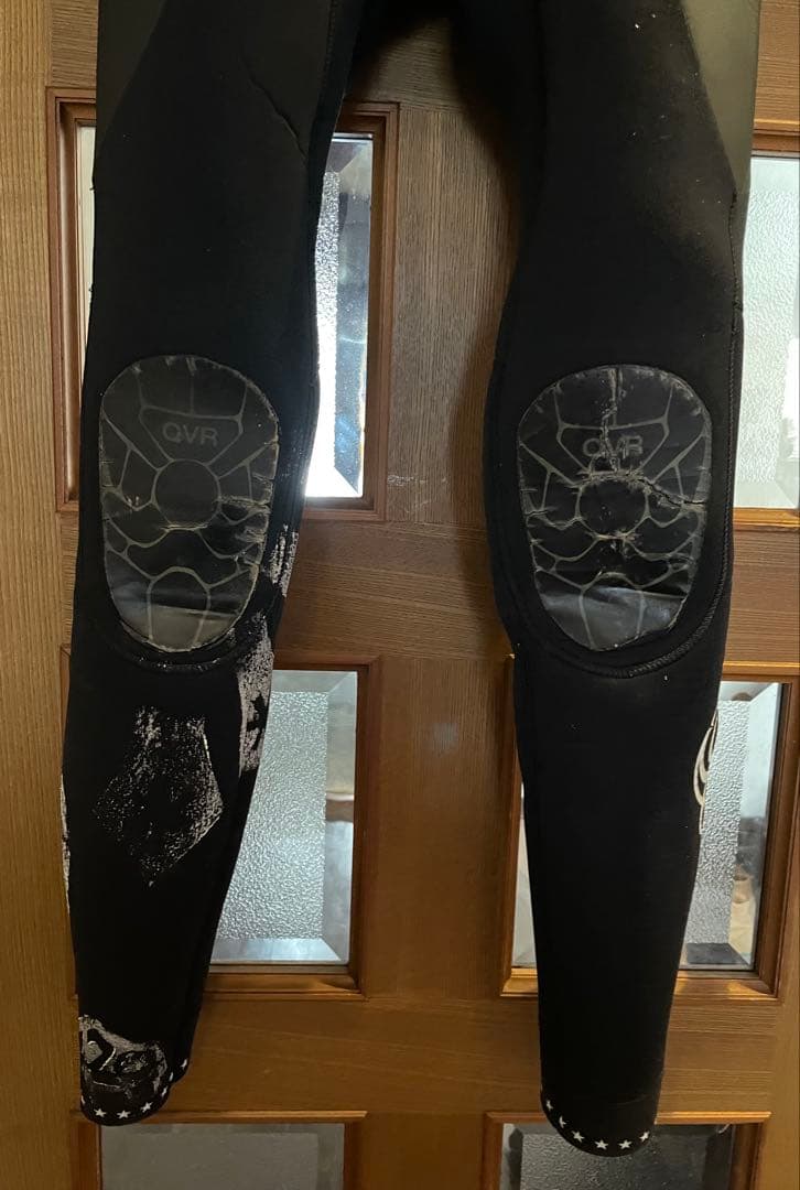 QUIVER セミドライフルスーツ 黒 420ART PRINT／メンズ M相当