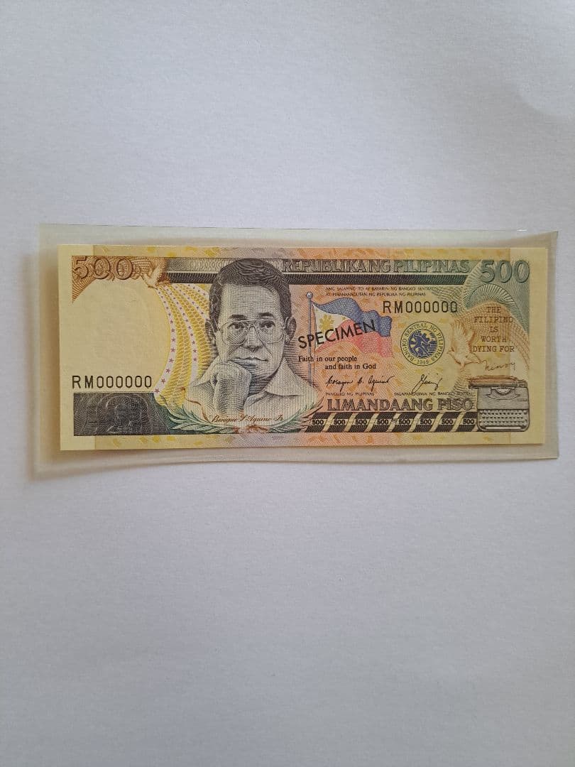 フィリピン　ニノイアキノ500ペソSPECIMEN (見本)
