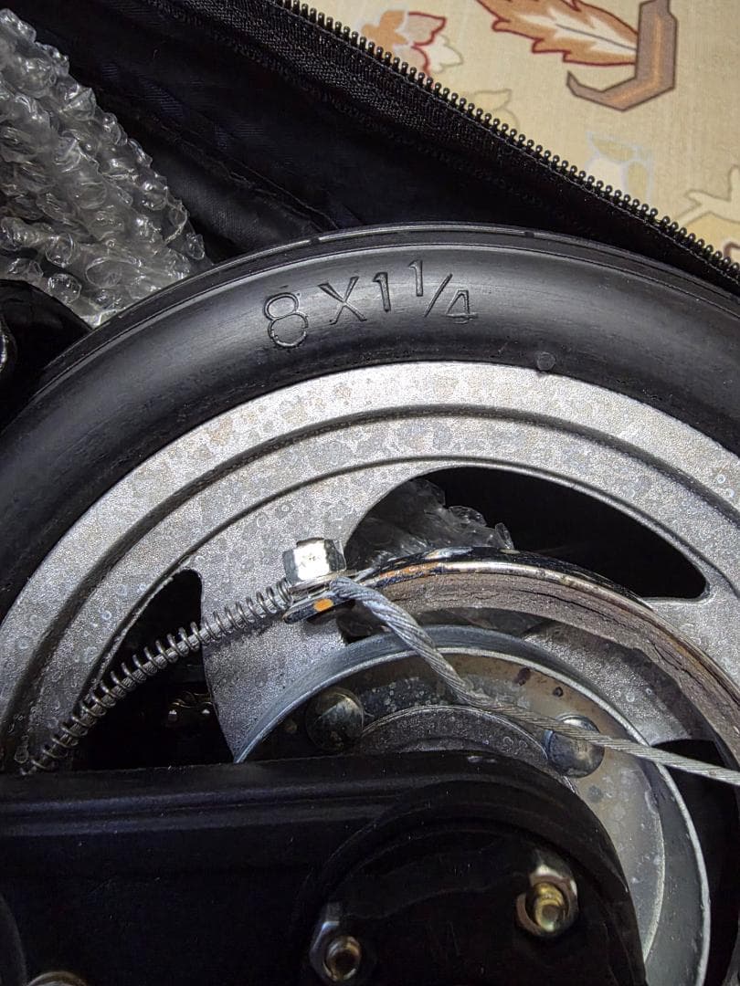 A型バイク　折り畳み自転車　軽量　コンパクト　8インチ　ノーパンクタイヤ　美品