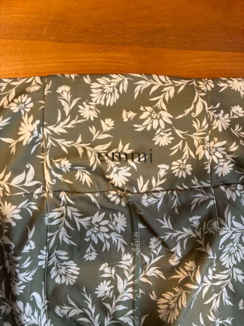 【emmi yoga】花柄ウェア 上下セット カーキグリーン 0サイズ