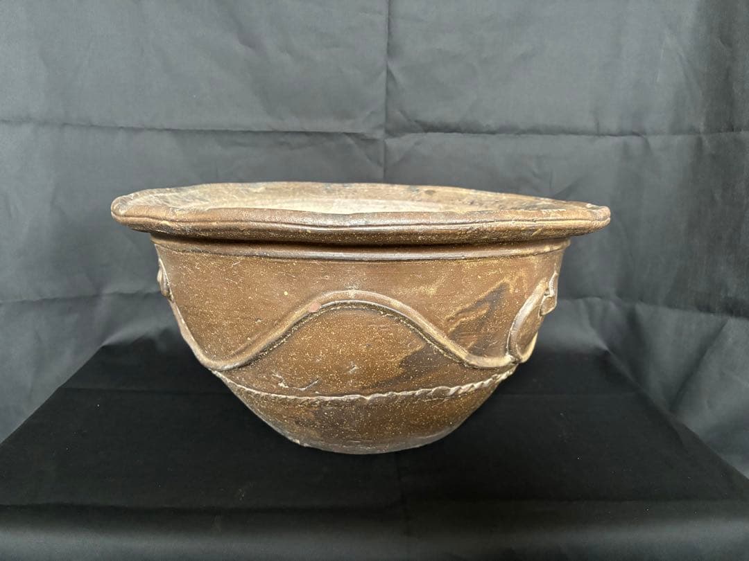 薩摩焼 苗代川 唐草浮出紋 大鉢 黒薩摩 時代物 盆栽 植木鉢 琉球 能野 壷屋