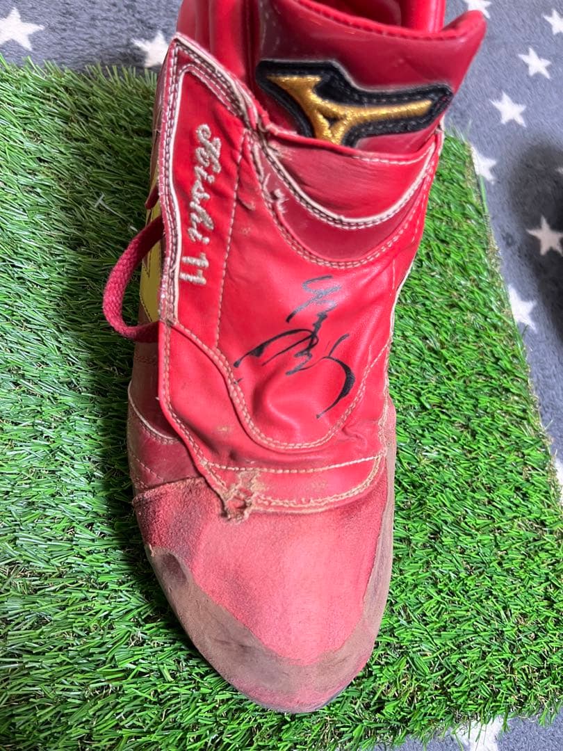 東北楽天ゴールデンイーグルス　岸投手　実使用　直筆サイン入りスパイク