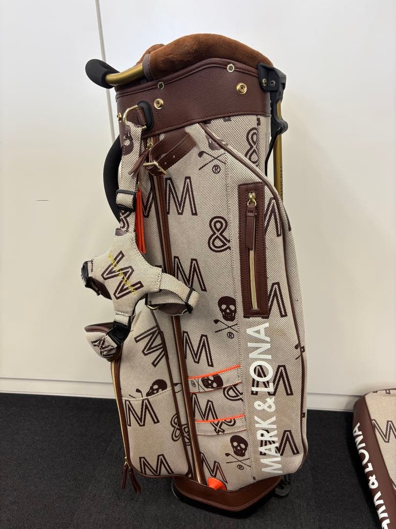 MARK & LONA ゴルフバッグ・キャディバッグ ヘッドカバー付