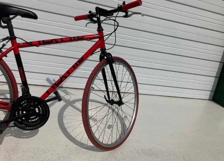 【引き取り限定】中古美品 赤いクロスバイク