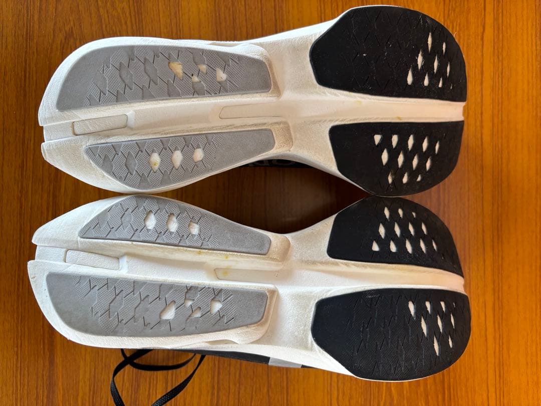 スパイク・シューズ On Cloudboom Strike