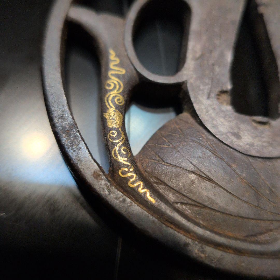 鍔　越前住記内作　金象嵌　葵の図透かし