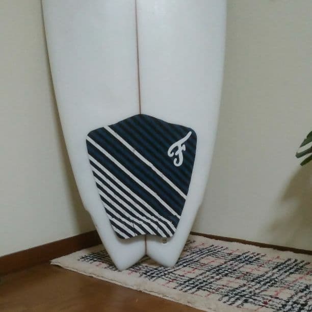 使用２回のサーフボードfiveフィン