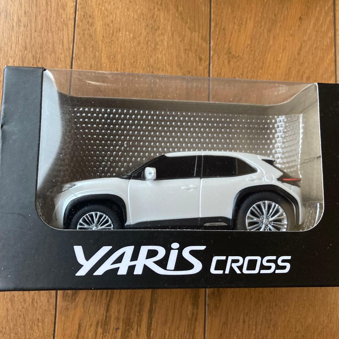 【非売品、新品、未使用】トヨタ　ヤリスクロス　ミニカー プルバックカー