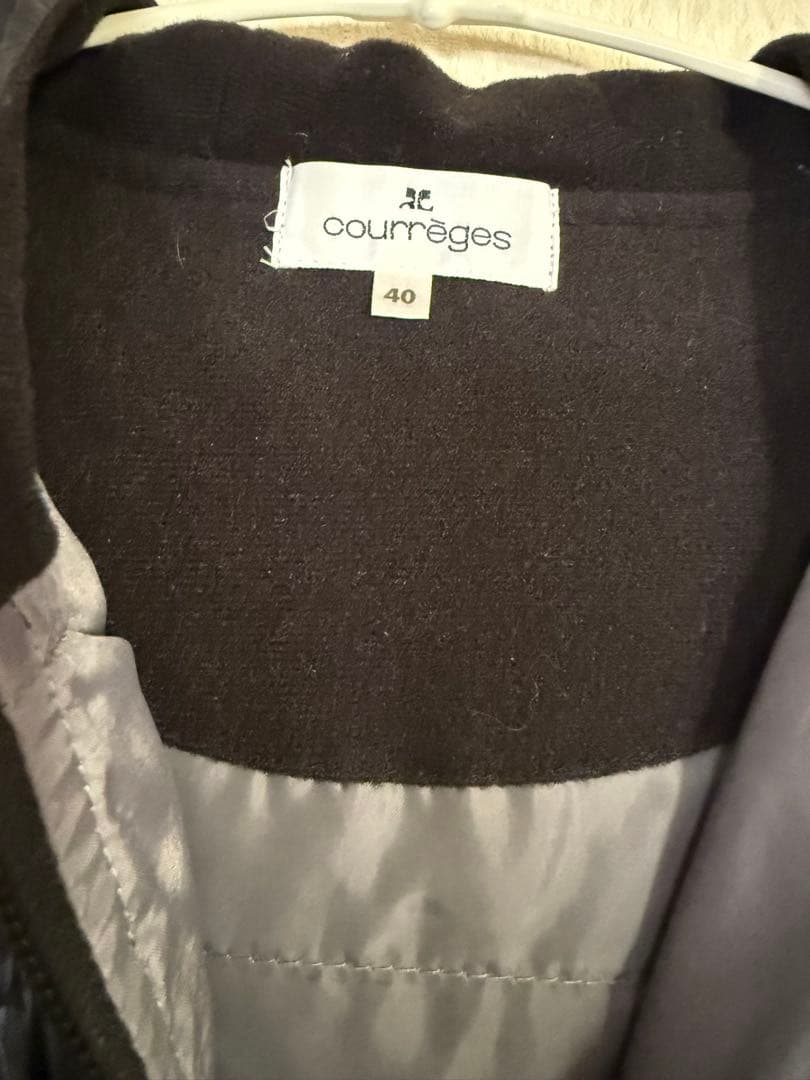 クレージュ　黒　キルティングフード付きジップベスト