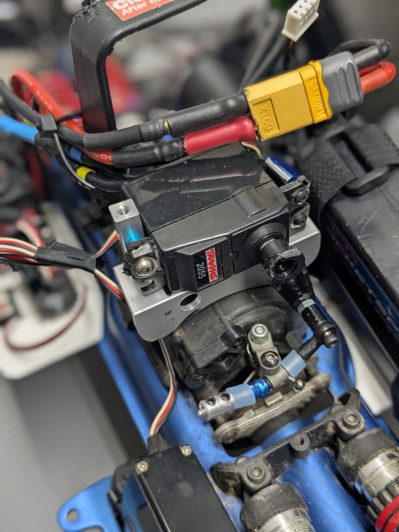 トラクサス レボ GPよりの電動変換仕様車　新品ボデー付き