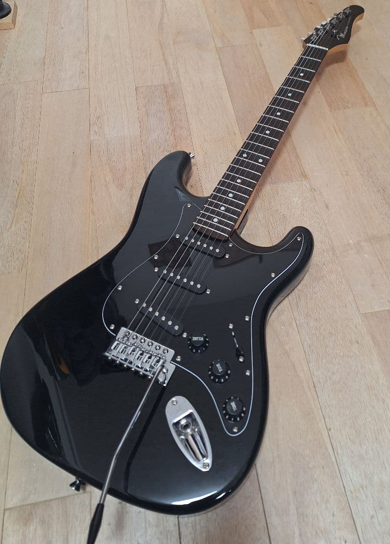 ※セルジュ※　エレキギター　ストラトキャスタータイプ　スキャロップ仕様