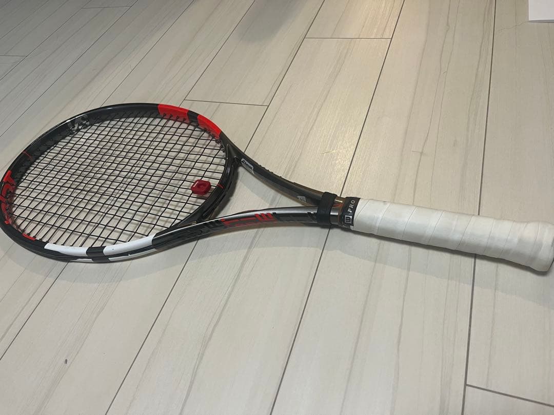 バボラ　テニスラケット 黒/赤