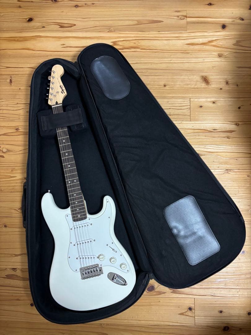 Squier Bullet Stratocaster ホワイト