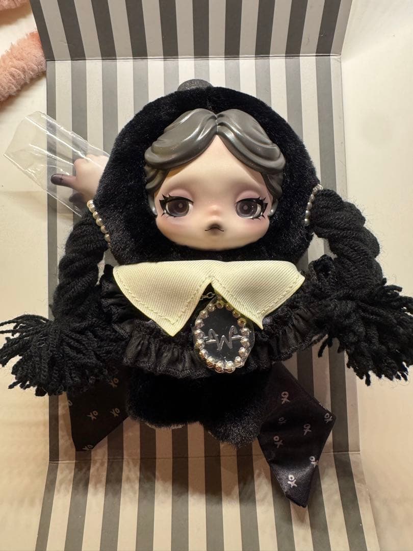 【アメリカ限定】SKULLPANDA × Wednesday ぬいぐるみ