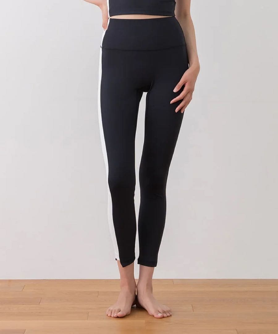 LABA SUKALA バイカラーアシンメトリーレギンス　黒　Ｍサイズ