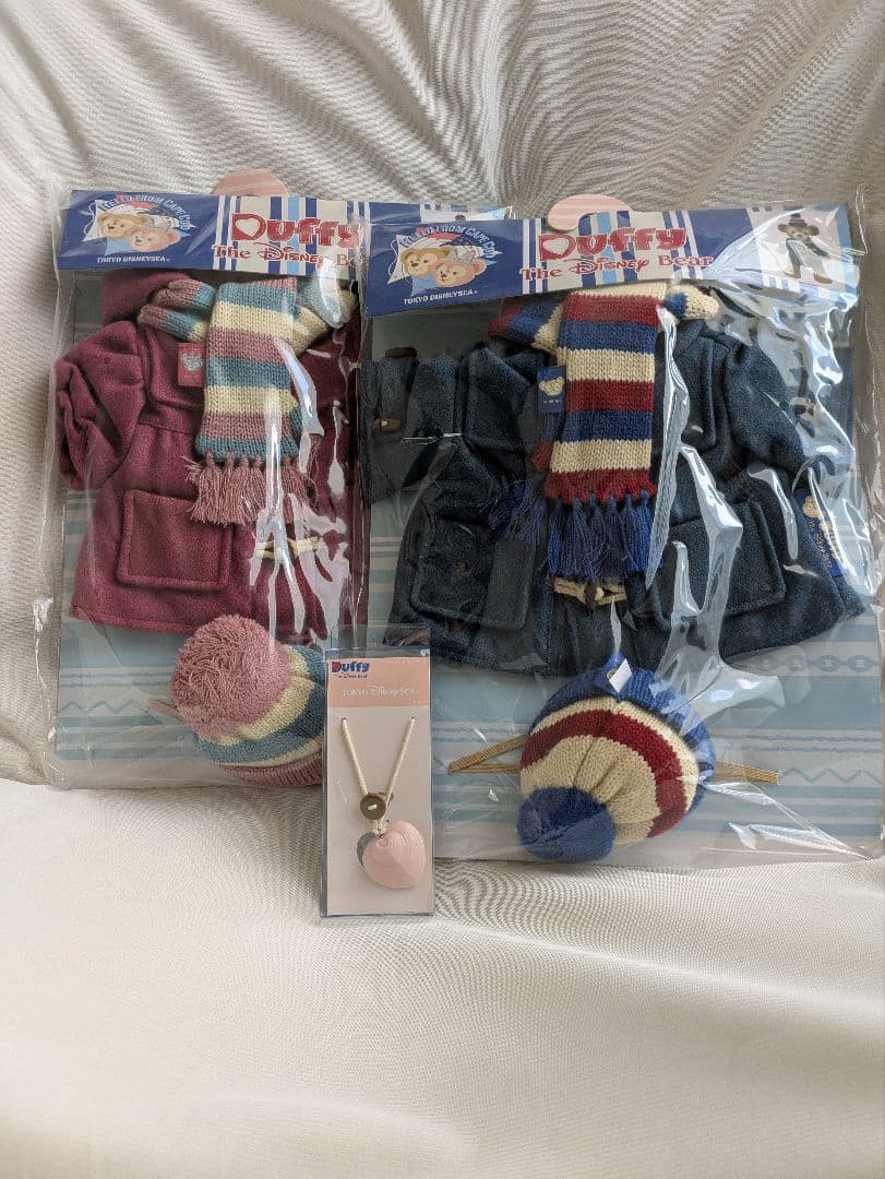 【新品未使用】ダッフィー＆シェリーメイ 冬コスチューム ペアセットおまけ付き