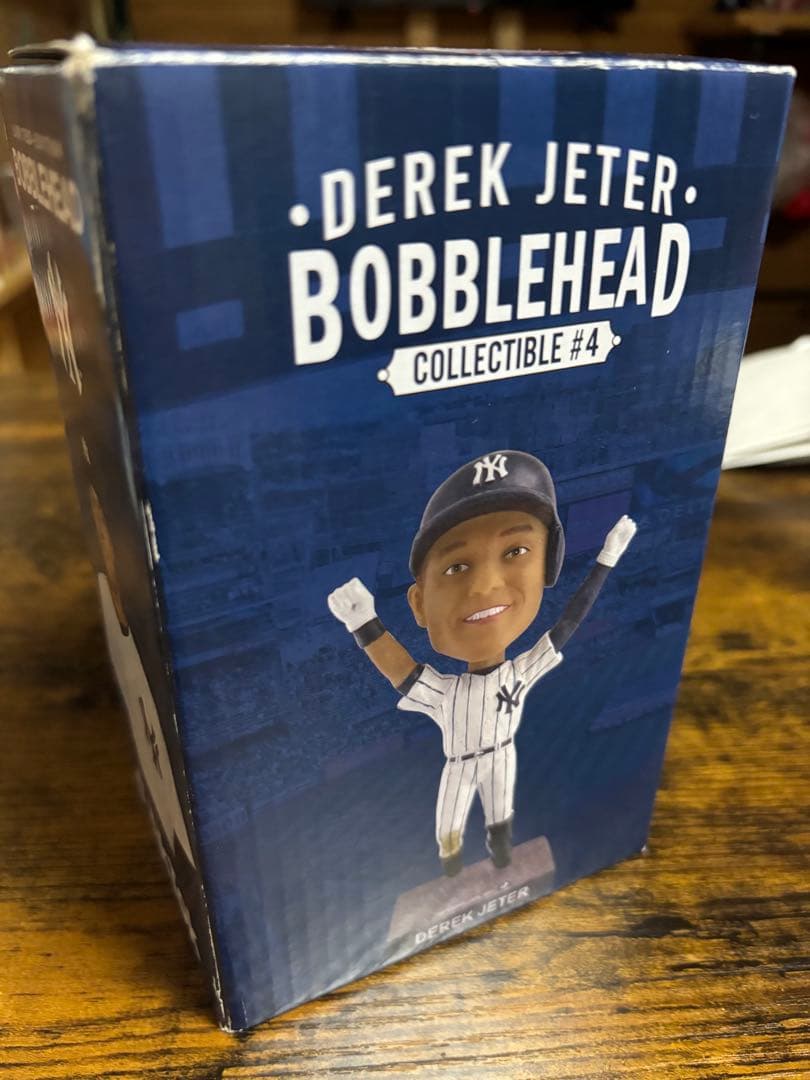 ヤンキース　ジーター　ボブルヘッド　mlb 記念品