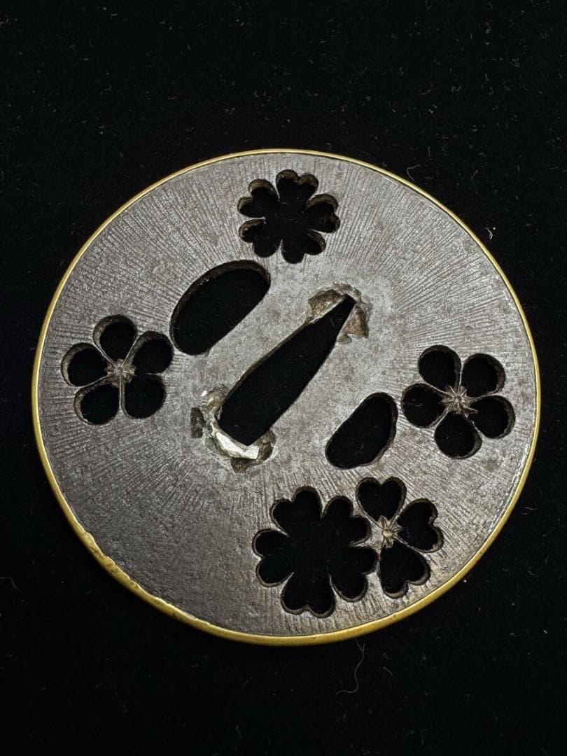 無銘 鉄地桜梅透し鐔 阿弥陀鑢 真鍮覆輪 日本刀 刀装具 骨董 古美術 江戸時代