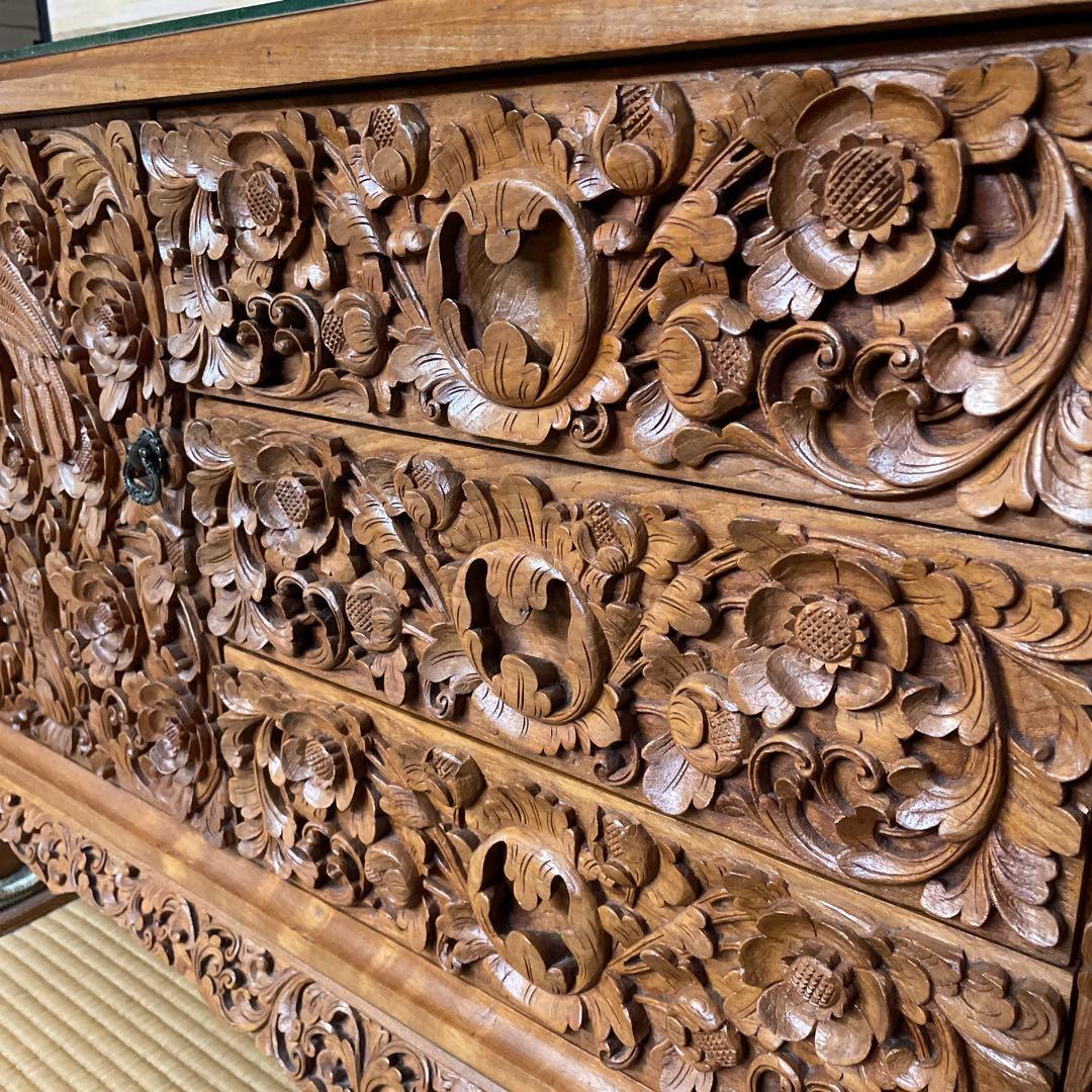 木彫り装飾のキャビネット　インドネシア　オーダーメイド