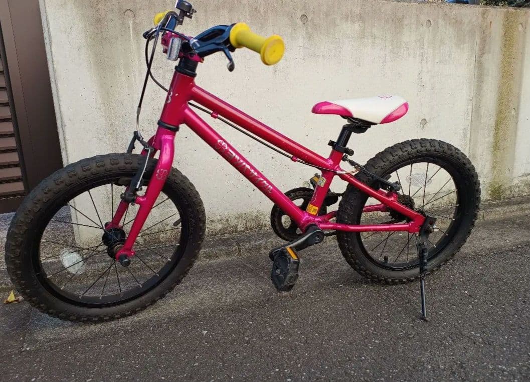 ヨツバサイクルクリスタルピンク16インチ補助輪付き　手渡し限定