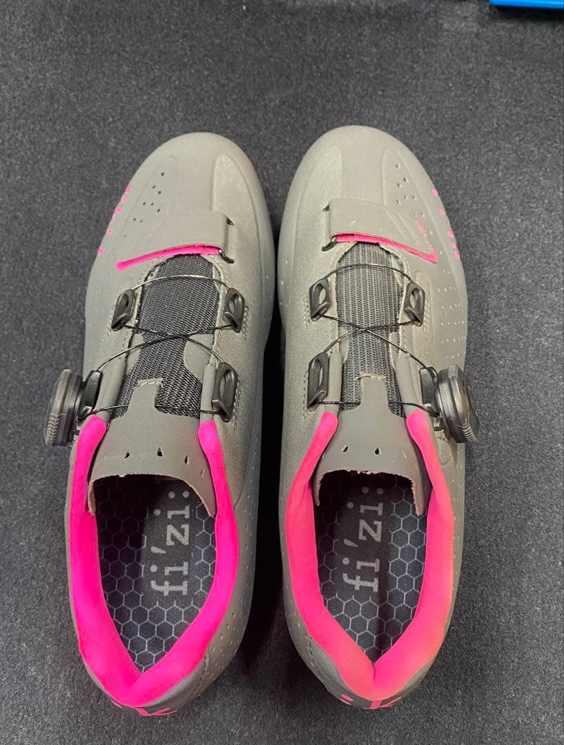 i:zi:k ロードシューズ グレー/ピンク