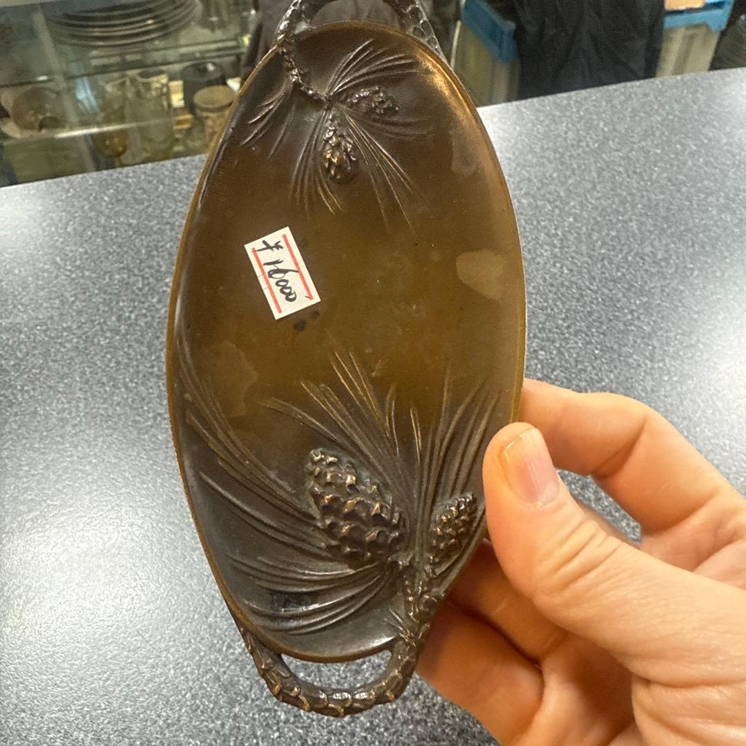 ブロンズ製松の枝トレイ