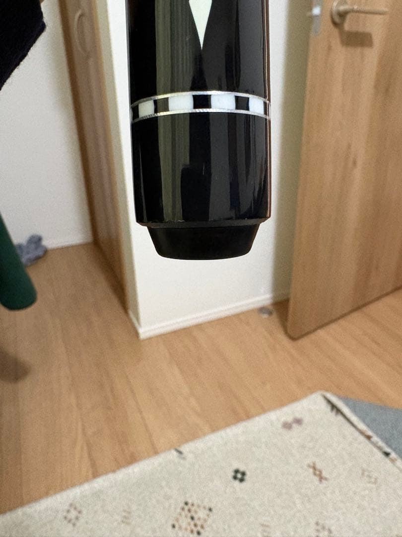 ビリヤードキュー 黒と木製