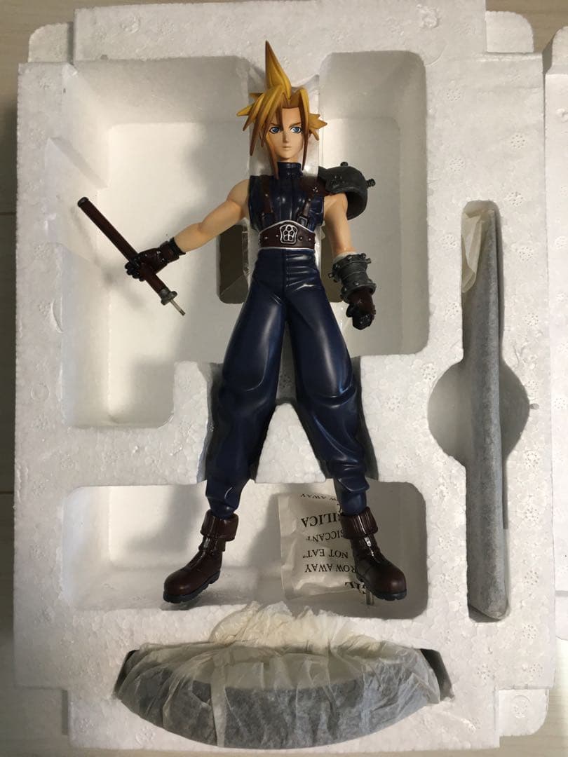 FINAL FANTASY VII クラウド　コトブキヤ　フィギュア