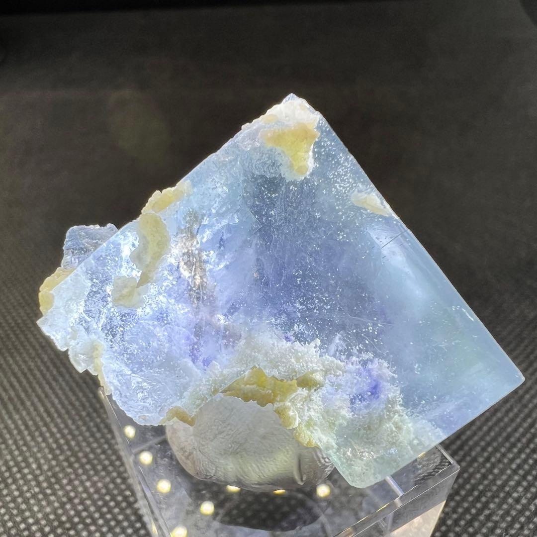 ヤオガンシャン産　クリアフローライト　パープルファントム、ドロマイト内包