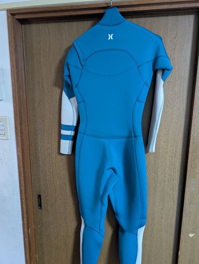 半額以下！新品未使用タグ付　長袖フルスーツHurley　レディースMS