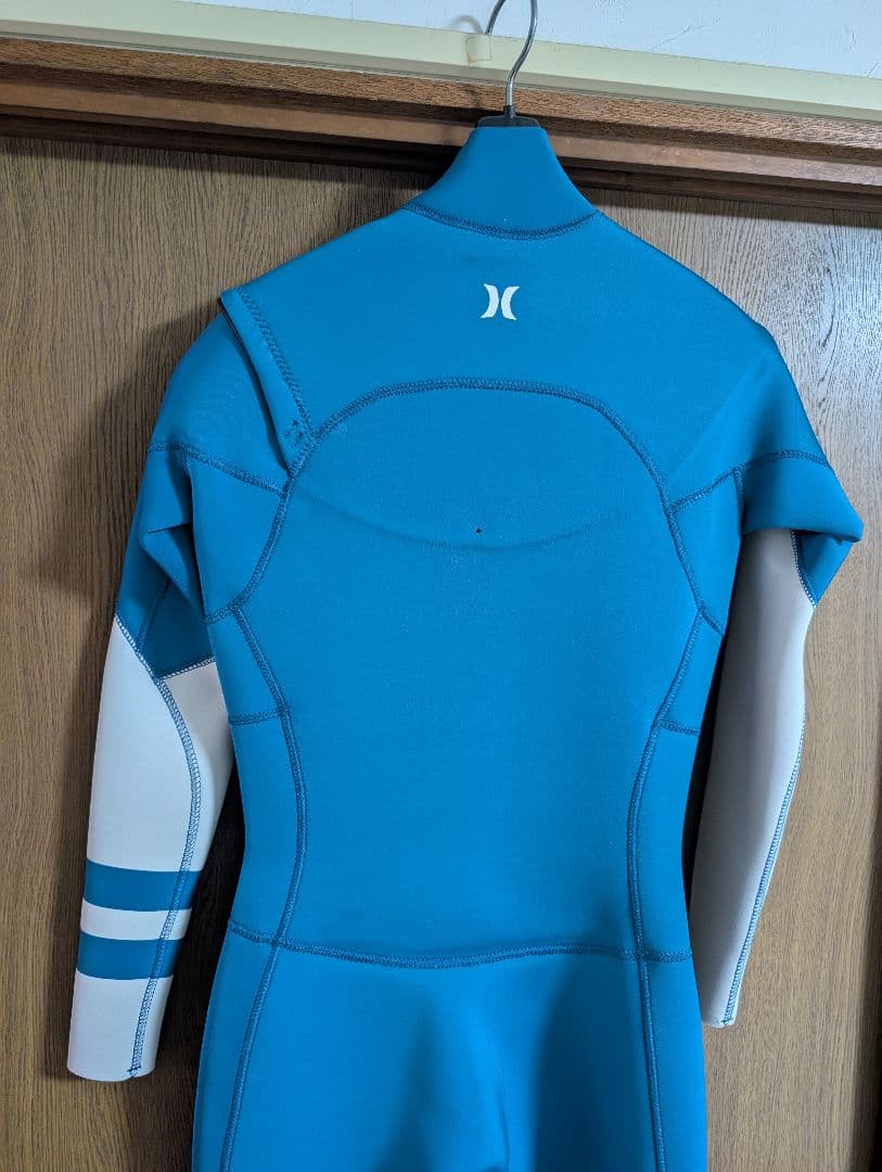 半額以下！新品未使用タグ付　長袖フルスーツHurley　レディースMS