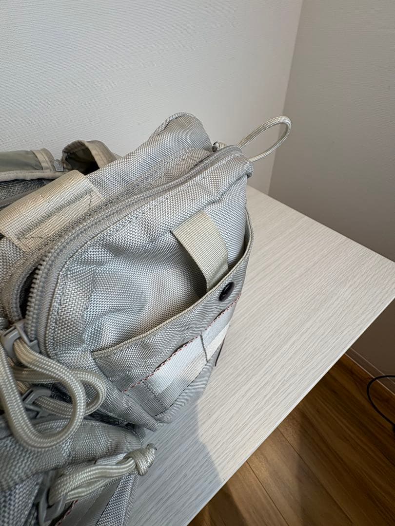 美品　定価5-6万？　BRIEFING シルバー中型ゴルフバッグ