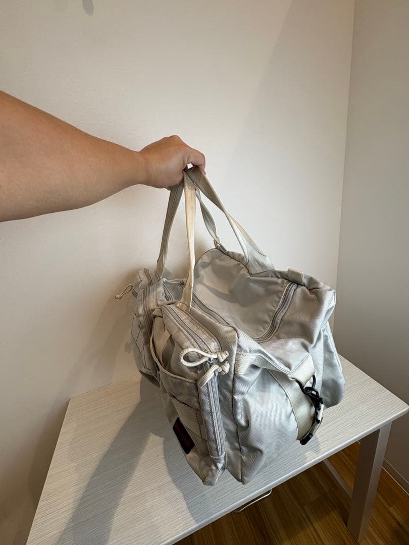 美品　定価5-6万？　BRIEFING シルバー中型ゴルフバッグ