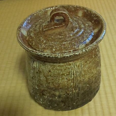 A 27      茶道    水指   信楽・楽斎作 くし目 ( 未使用品 )